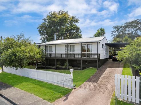 1 Pomelo Road, Te Atatu South