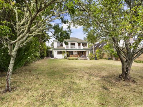 16 Colchester Avenue, Glendowie