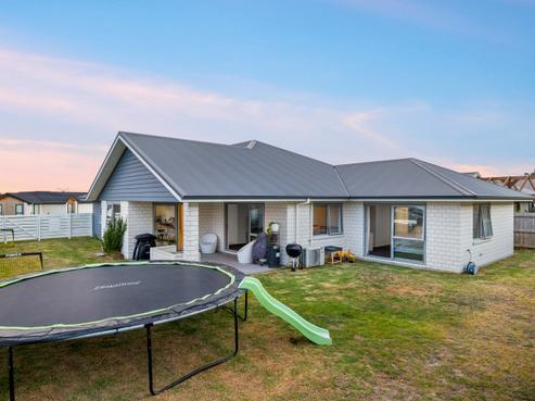 76 Stace Hopper Drive, One Tree Point