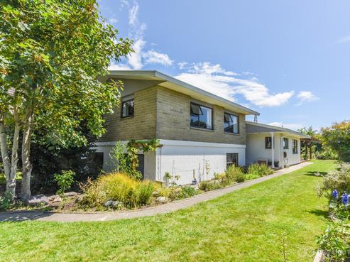8 Bryant Road, Brightwater