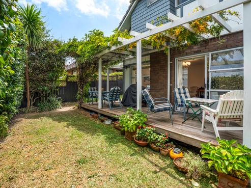 2/4 Elizabethan Gardens, Saint Heliers