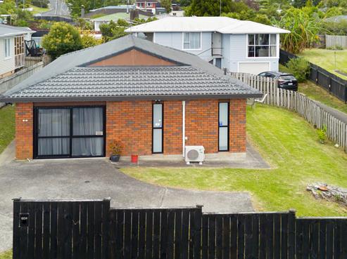 60A Tiroroa Avenue, Te Atatu South