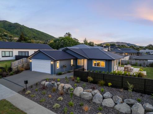 11 Karearea Avenue, Waikanae