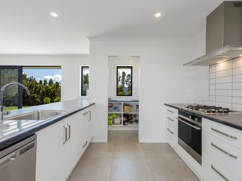 635 Golden Stairs Road, Mareretu
