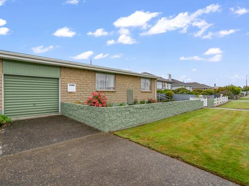 8 Christina Street, Strathern