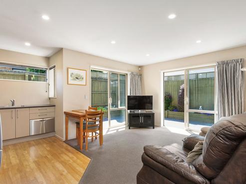 19B Bassett Street, Burwood