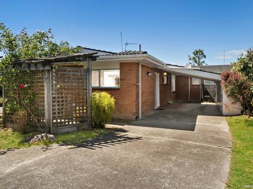 2/957A Beach Road, Torbay