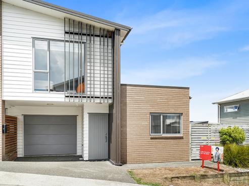 7 Springside Court, Huntington