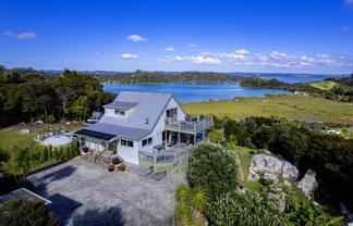 16 Lichen Grove, Russell