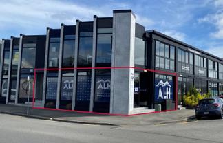 Modern ground floor corner site high visibility