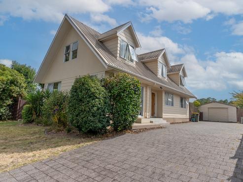 31 Splitt Avenue, Glenview