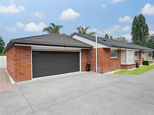 904 River Road, Queenwood