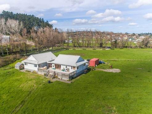 17A Pipitiwai Drive, Helensville
