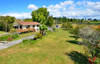 1746 East Coast Road, Stillwater