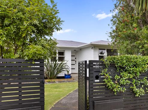 11 Brennan Avenue, Te Atatu Peninsula