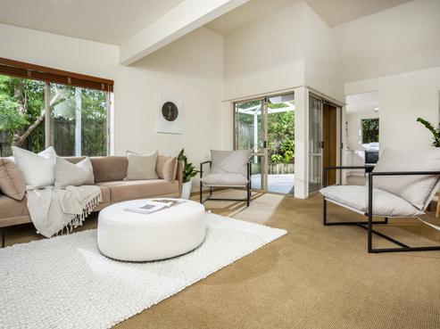 2/34 Waipuia Place, Greenhithe