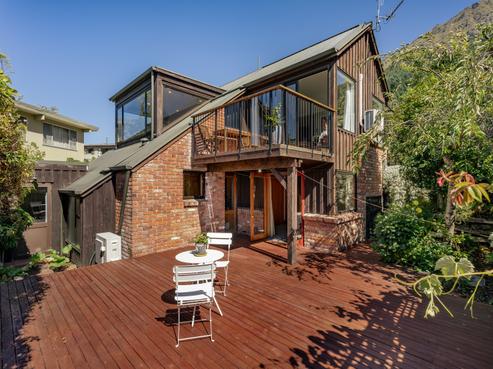 7 Wynyard Crescent, Fernhill/Sunshine Bay