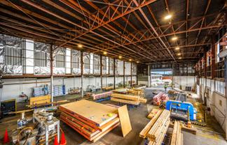 INDUSTRIAL WAREHOUSE WITH 2,328M² YARD
