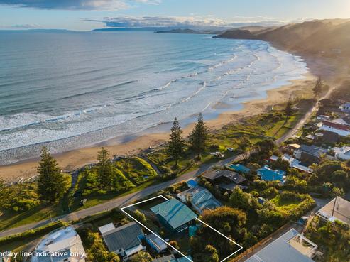 15 Makorori Beach Road, Pouawa