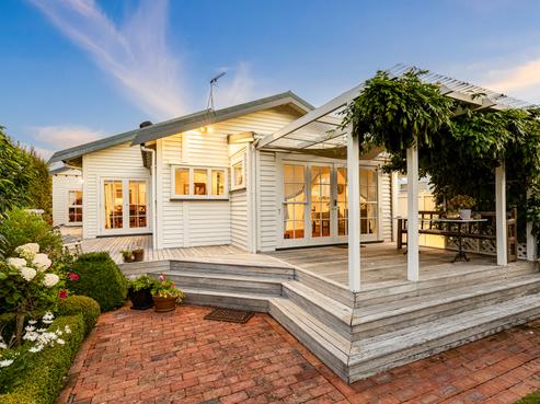 20 Colin Grove, Central Hutt