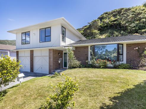 11 Thatcher Crescent, Crofton Downs