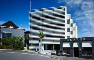 ARCHITECTURALLY DESIGNED OFFICE WITH 10 PARKS
