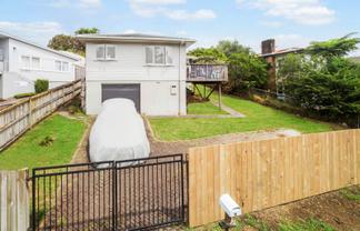 13 Vandeleur Avenue, Birkdale