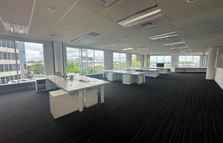 Ellerslie Office: Modern Space, Easy Access
