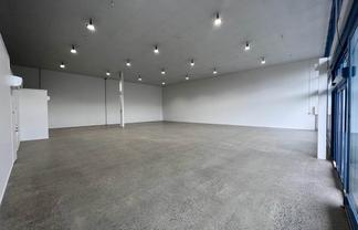 HIGH PROFILE 327M² SHOWROOM / TRADE RETAIL
