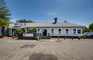 Meeanee Hotel + Two Houses