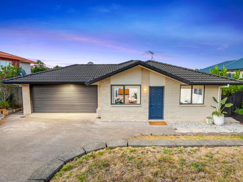 8 Roberta Crescent, Orewa