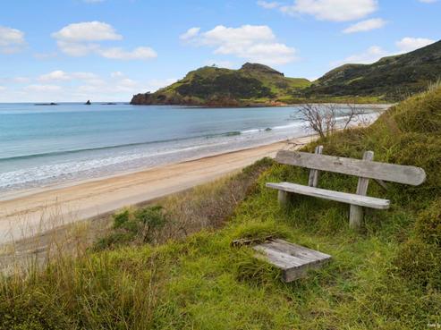 7 Harpoon Hill, Great Barrier Island