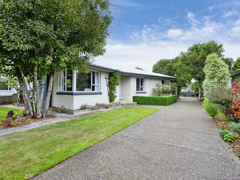 77 Adamson Crescent, Glengarry