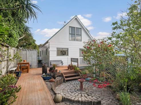 2/136 Awaruku Road, Torbay