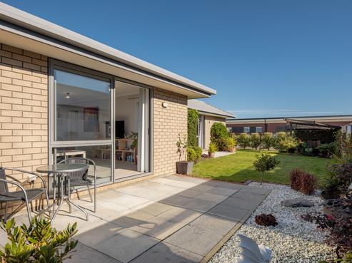 10 Mustang Alley, Burleigh