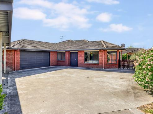 22 Whitford Place, Rototuna North