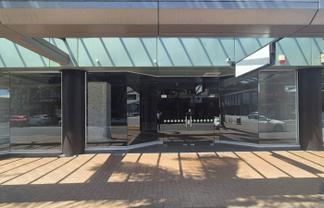 LARGE RETAIL FRONTAGE!
