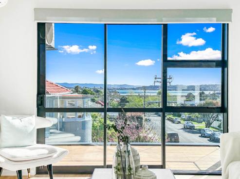 1/1B Egremont Street, Belmont