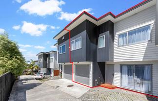 4035C Great North Road, Glen Eden