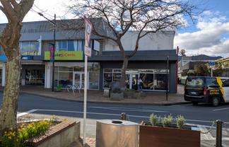 LEASED - Small retail premises -133 Main St - walkway to rear public car park. 
