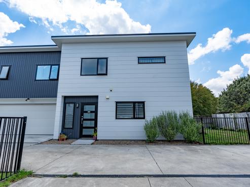 2/54 Carrington Avenue, Hillcrest