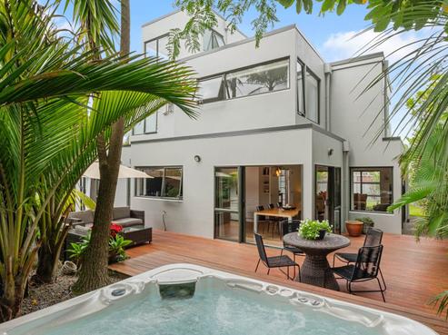 42 Merani Street, Narrow Neck
