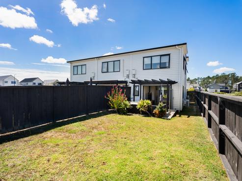 8C Lumbarda Drive, Kumeu