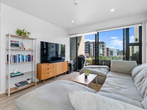 110/165 Lake Road, Northcote
