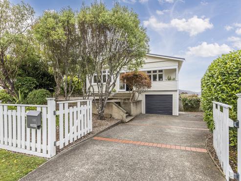 138 Messines Road, Karori