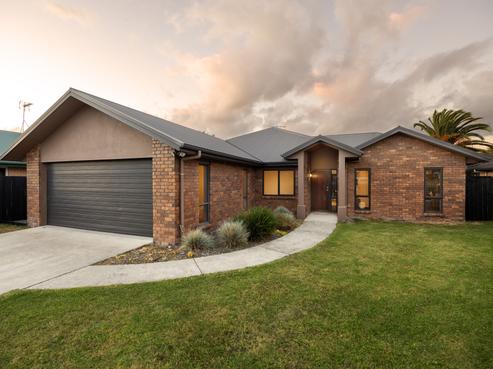 33 Ravenscourt Place, Huntington
