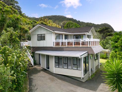 24 Seaview Road, Piha