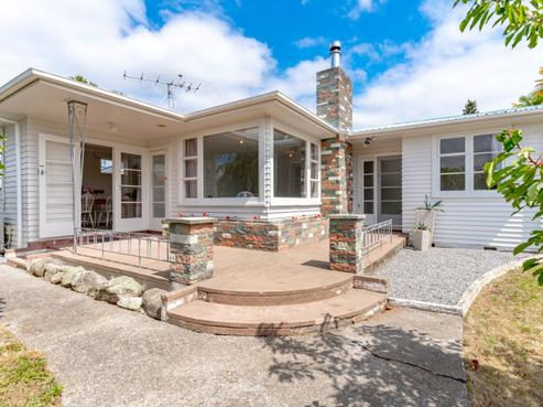 99 Broadway, Carterton