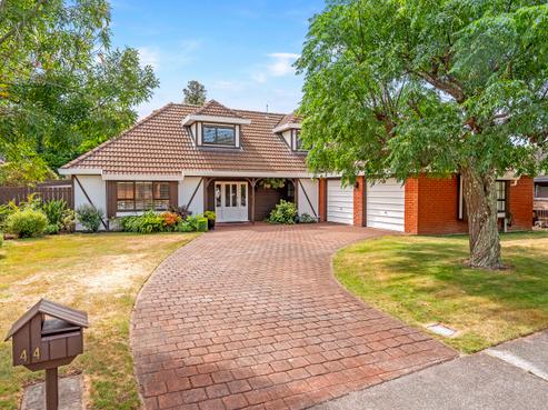 44 Awanui Drive, Waikanae
