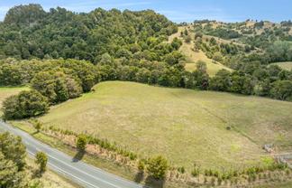 645 West Coast Road, Makarau